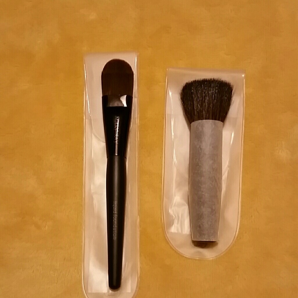 Mary kay Foundation brushes